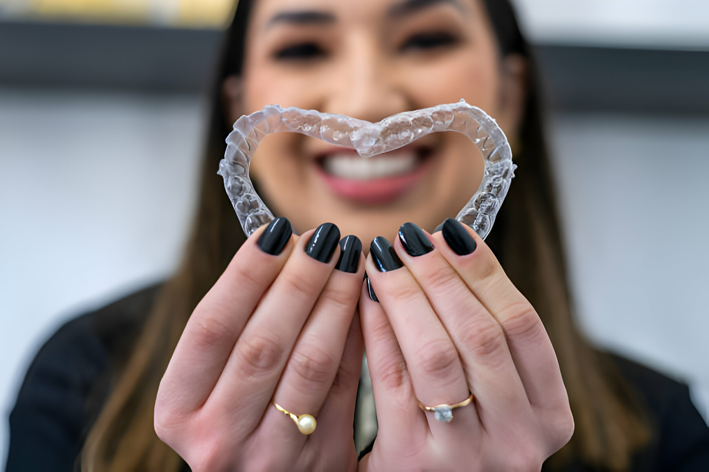 How to Choose the Right Invisalign Dentist for Your Smile_FI